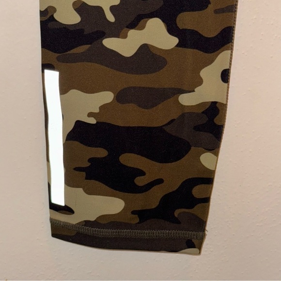 Zyia Active Camo Reflective Soft n Snug Leggings Size 4 - Picture 6 of 9